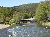 GlitzernderFluss in der Sonne